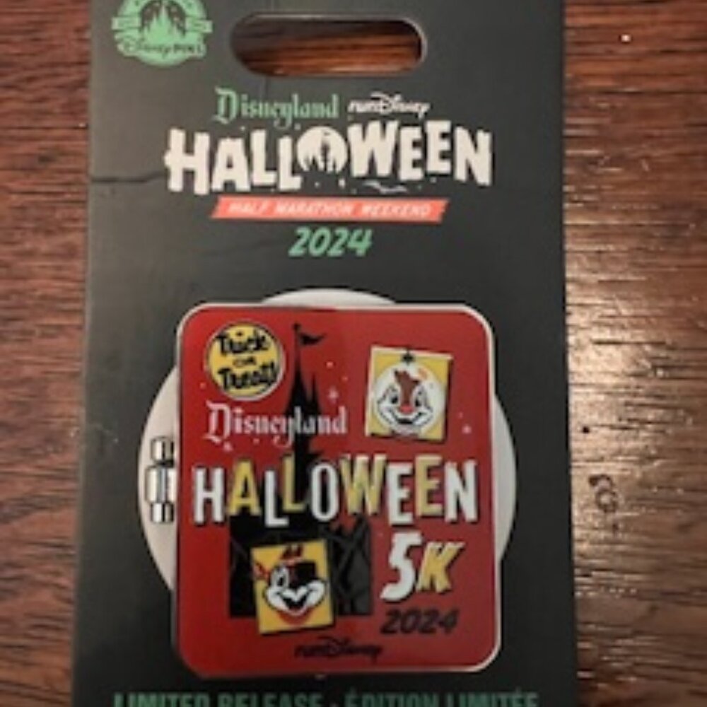 Chip & Dale Run Disney Halloween Half Marathon Weekend 2024 -5K pin